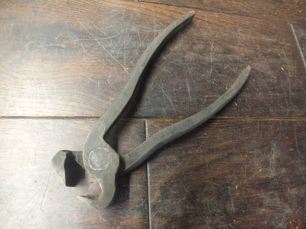 Pincers. Hand Forged. Excellent working order. Beautiful and characterful 46306
