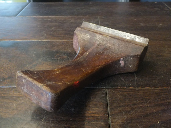 Scraper. Wooden handle. Needs sharpening. 46381