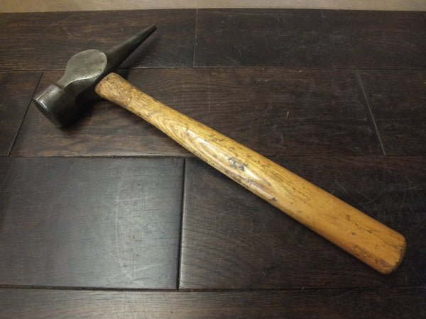 Pin Maul type Hammer. 2lb head finishing hammer similar to the shipwright's hammer style. Very slight play in head. A lovely looking hammer with ash handle. 46356