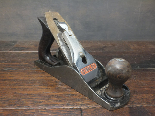 Stanley No 4 plane. Rosewood handle. Good condition. 46604