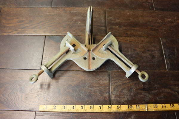 Hobbies Mitre Clamp. 3 1/2" with saw guide. Working order. 46154