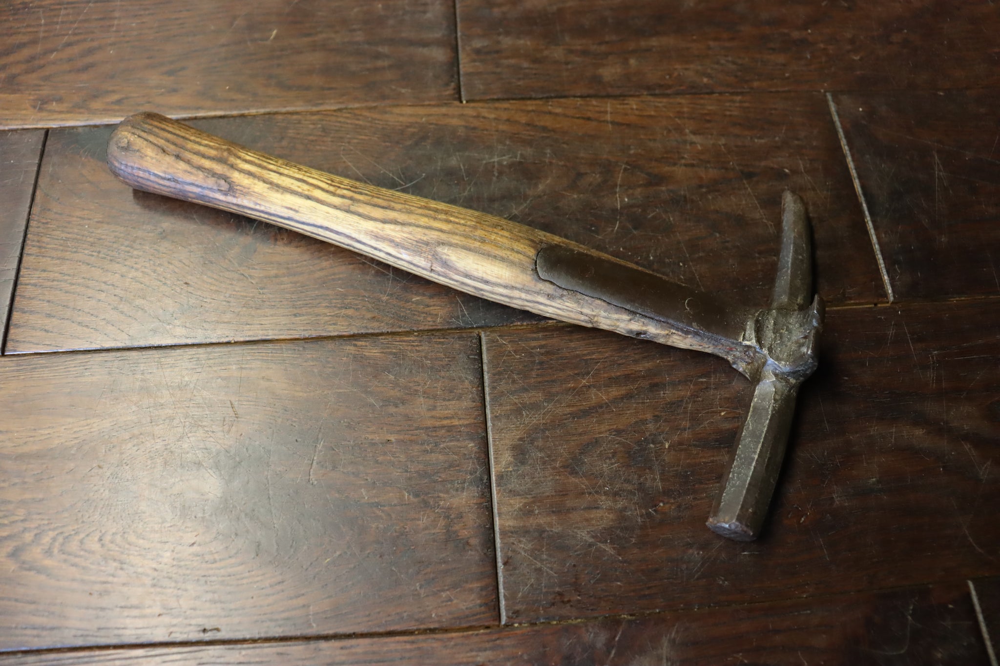 Strapped boxmaker's hammer. 14ozs. Octagonal head with chequered flat face. Handsome tool. 46266