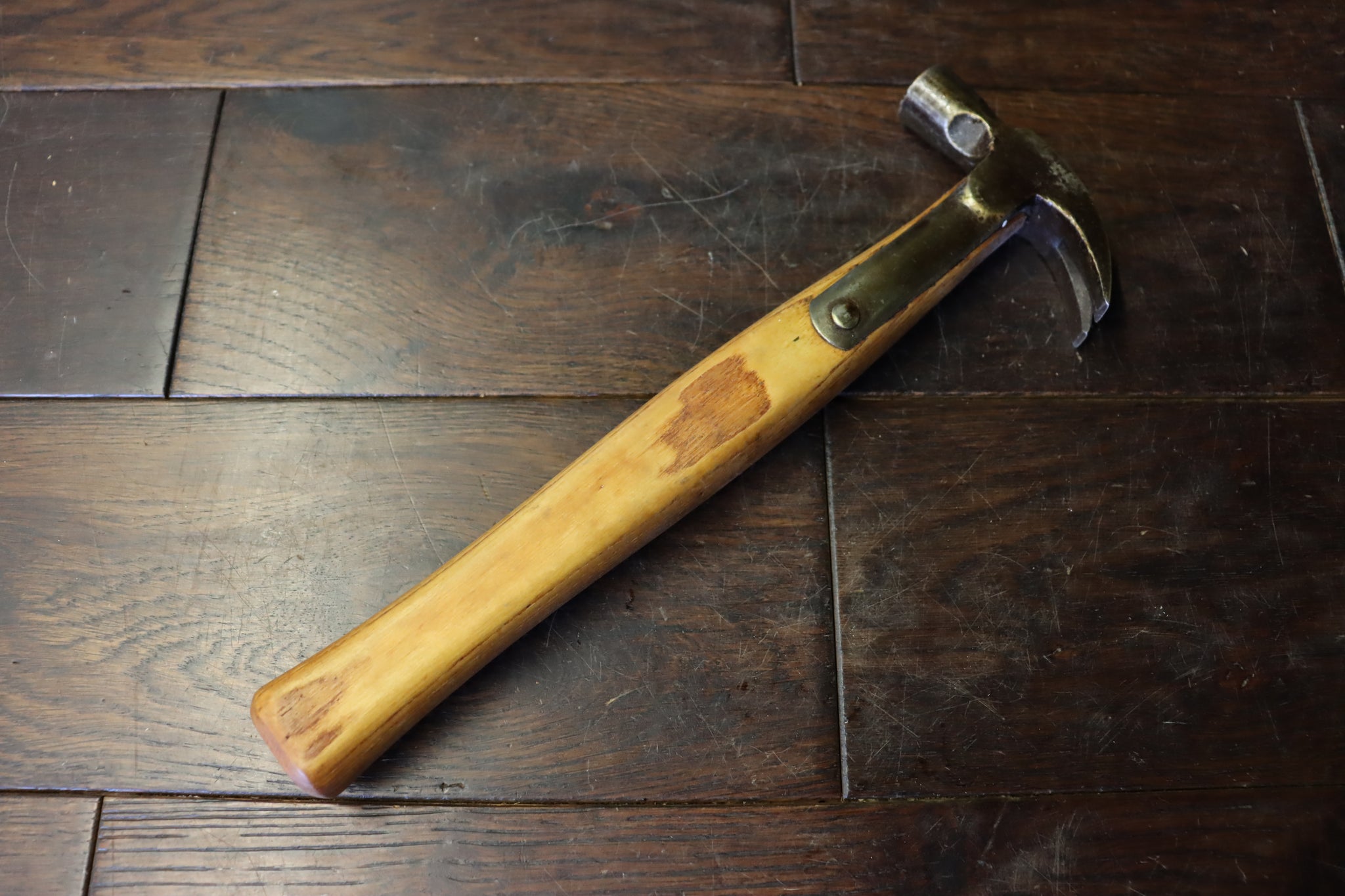 Strapped claw hammer. Beautifully made round head flat face. 9ozs. 46267