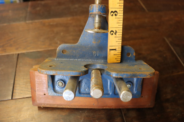 Record Vice. Junior No:51  Full working order in good condition. 46280