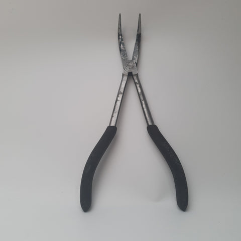 Curved Snipe Nose Pliers w Insulated Grips 43842