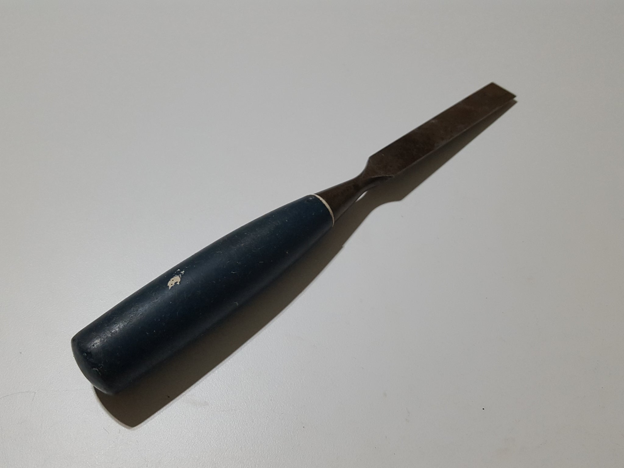 Vintage 5/8" Bevelled Chisel w Plastic Handle 32929