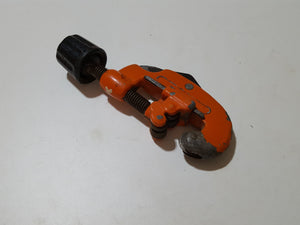 Small 5 1/2" Vintage 1/8 - 1 1/8" Pipe Cutter 32951