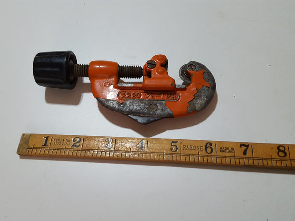 Small 5 1/2" Vintage 1/8 - 1 1/8" Pipe Cutter 32951