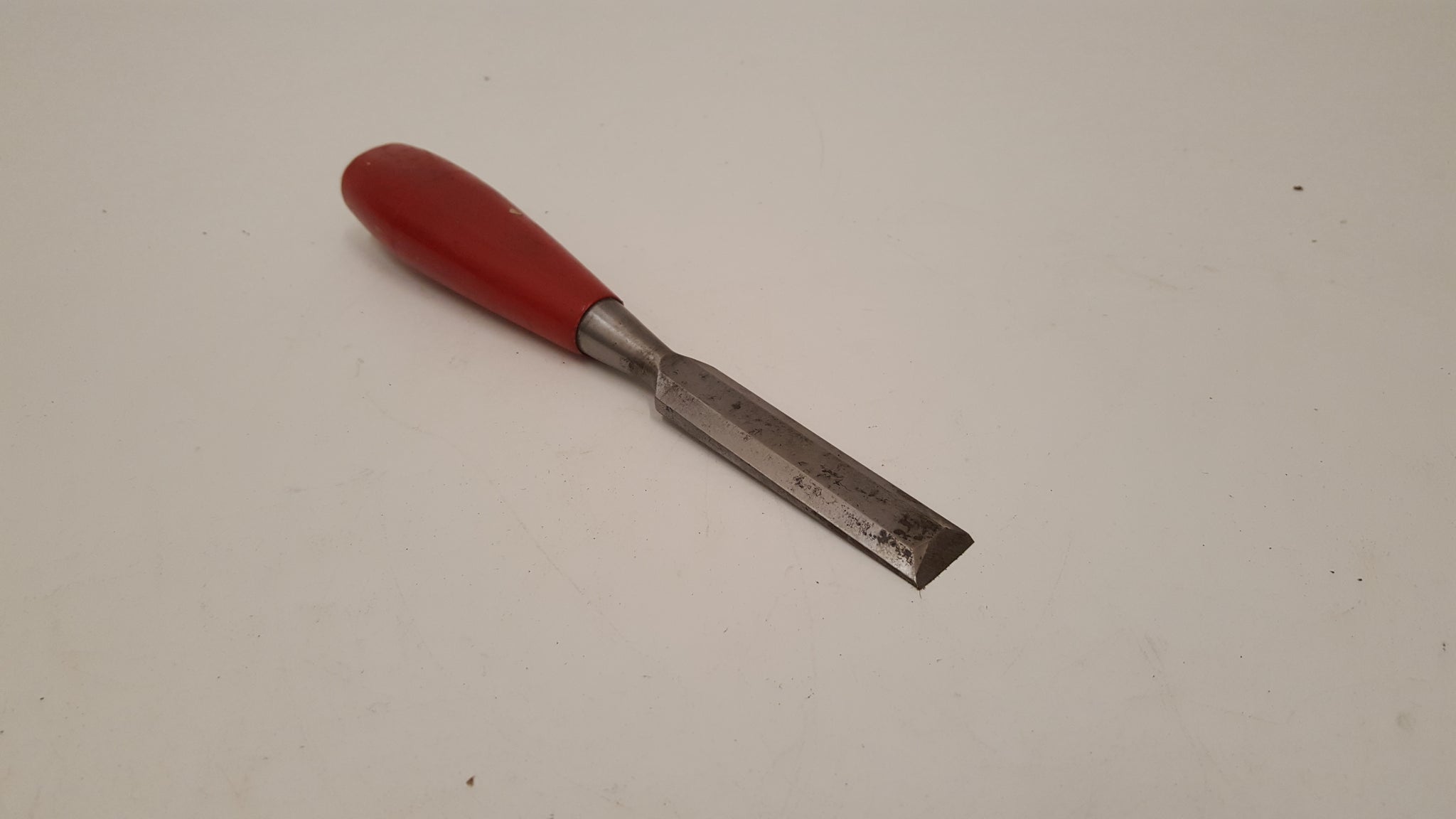 Vintage 3/4" Socketed Bevelled Chisel w Plastic Handle 35502