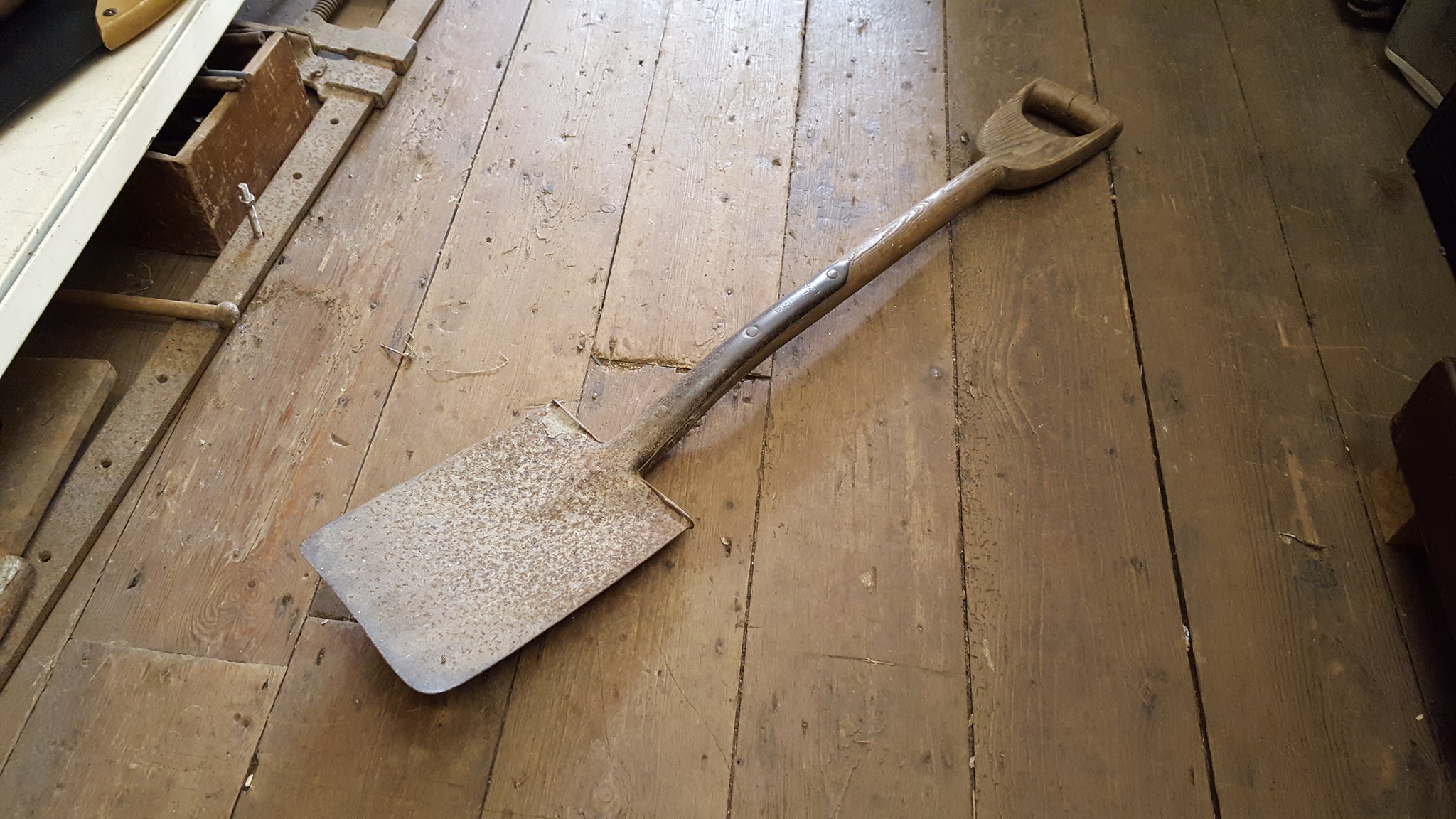 38" Vintage Brades Garden Spade w Crack in Handle 36523