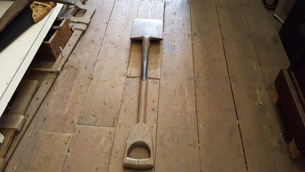 38" Vintage Brades Garden Spade w Crack in Handle 36523