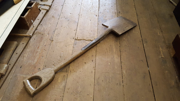 38" Vintage Brades Garden Spade w Crack in Handle 36523