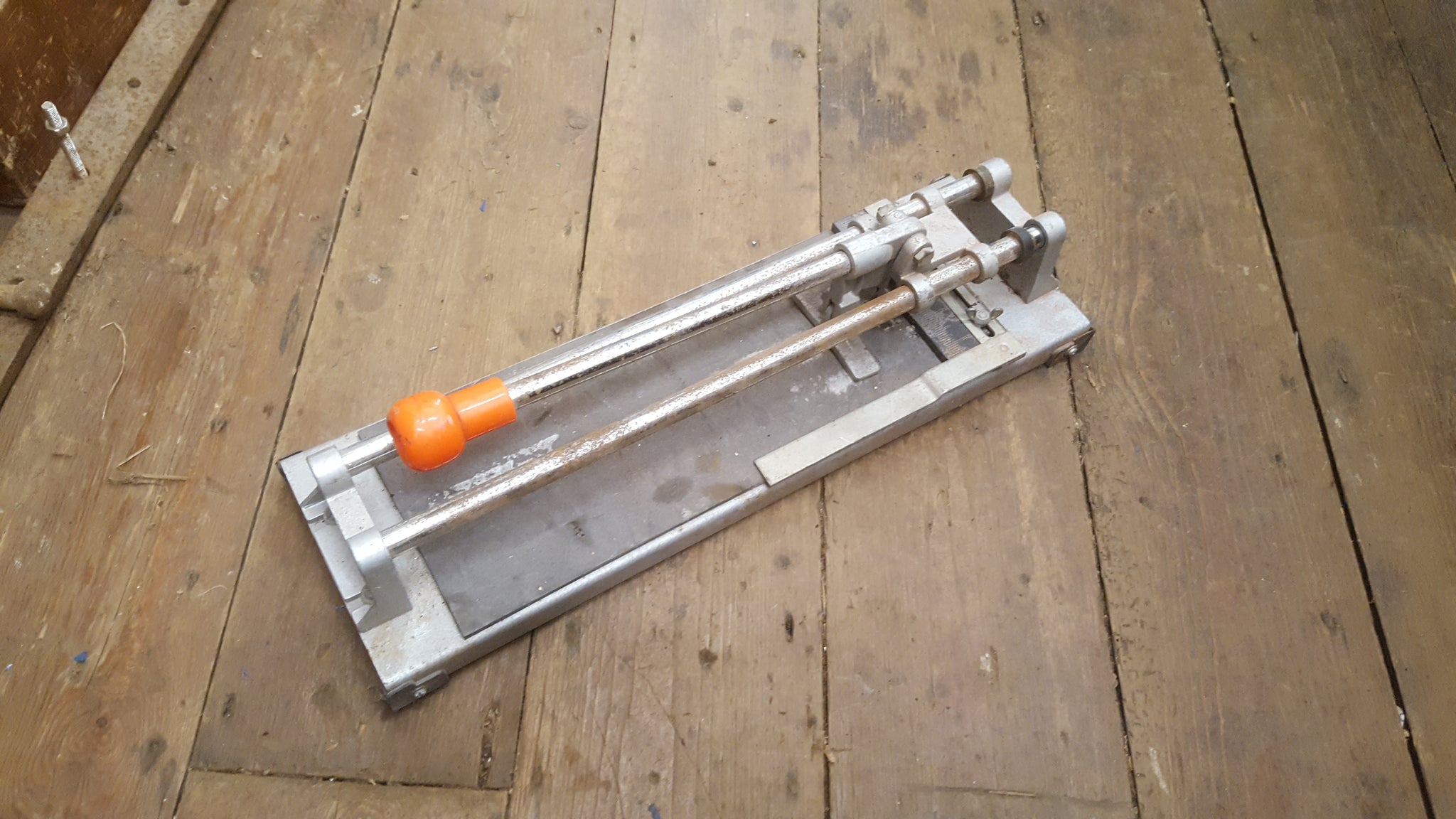 Vintage tile outlet cutter