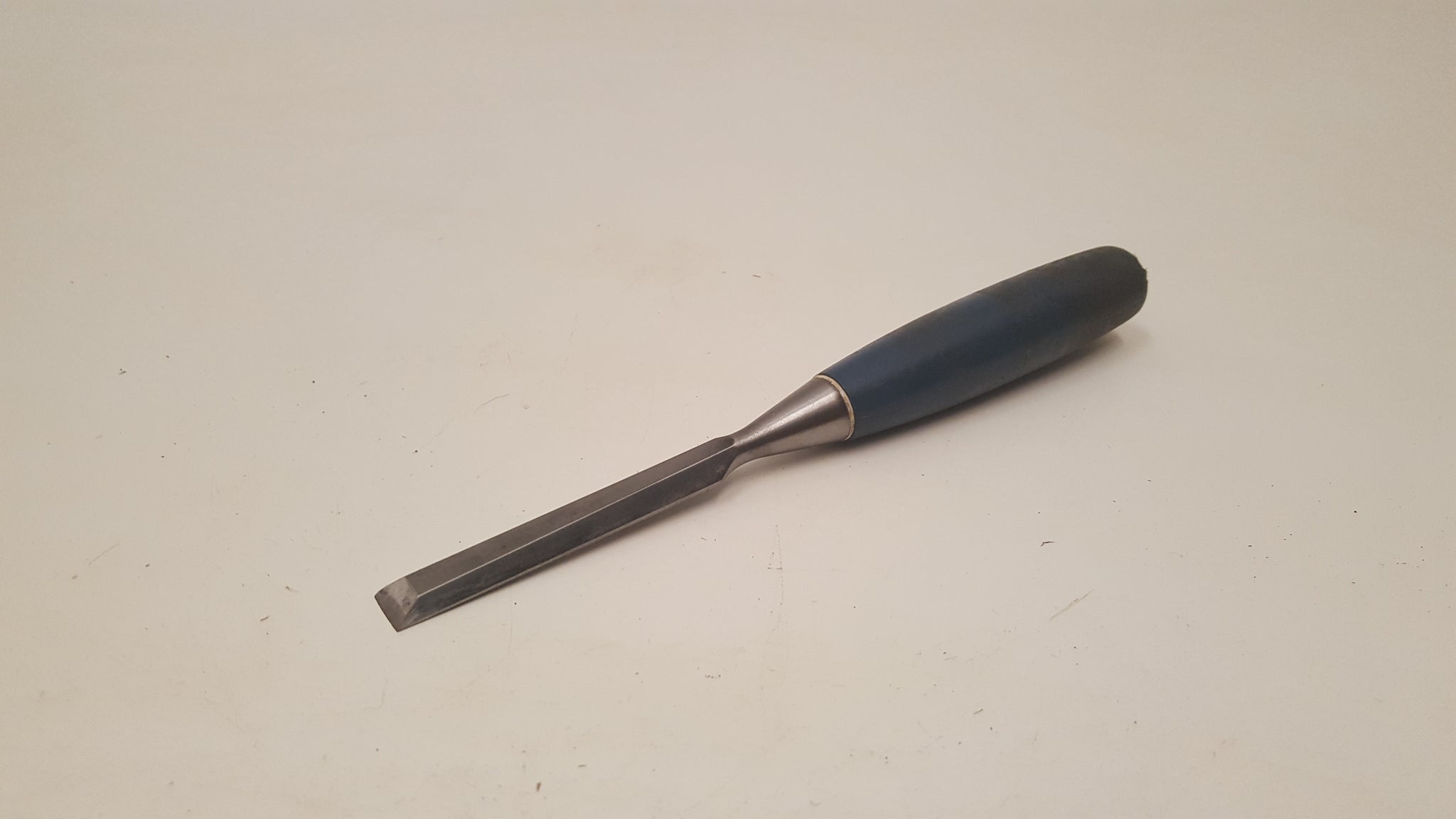1/2" Vintage Bevelled Chisel w Plastic Handle 37123