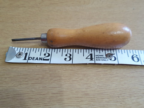 5 1/2" Small Vintage Screwdriver w 1/8" Edge 31487