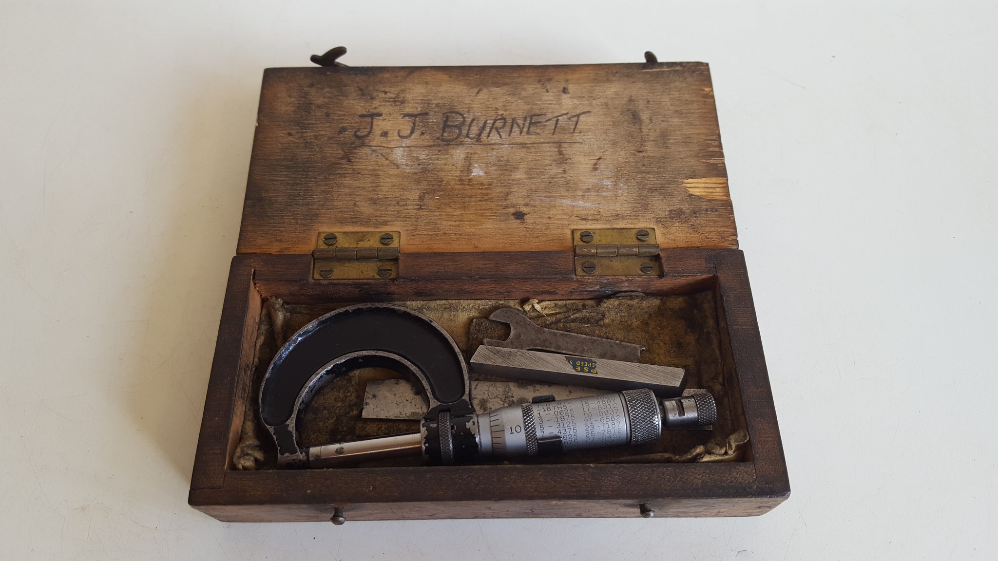 Vintage Moore & Wright No 965 Micrometer in Wooden Box 39647