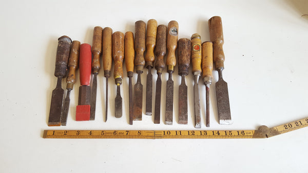 Mixed Lot of 15 Vintage Chisels Sold As Seen 39995