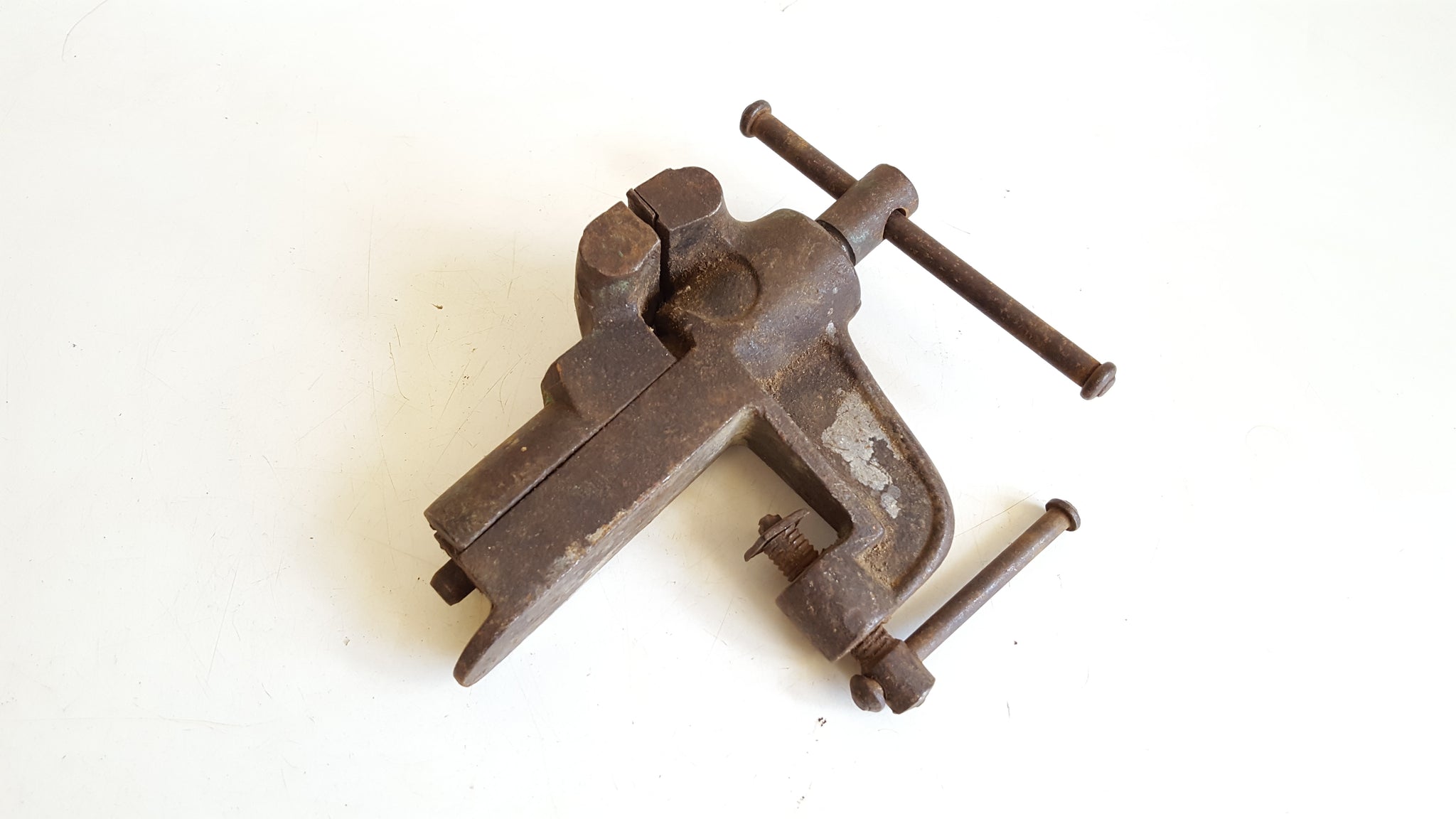 Small Vintage Table Clamp Vice w 2 1/2" Jaws 41023